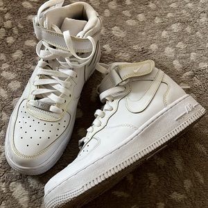 High top Air Force 1’s